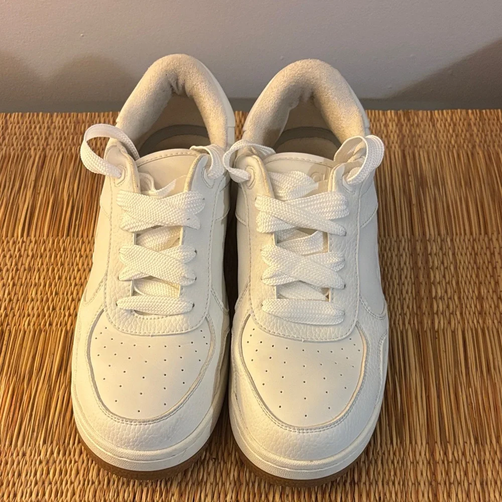 ALO Yoga White Low-Top Sneakers